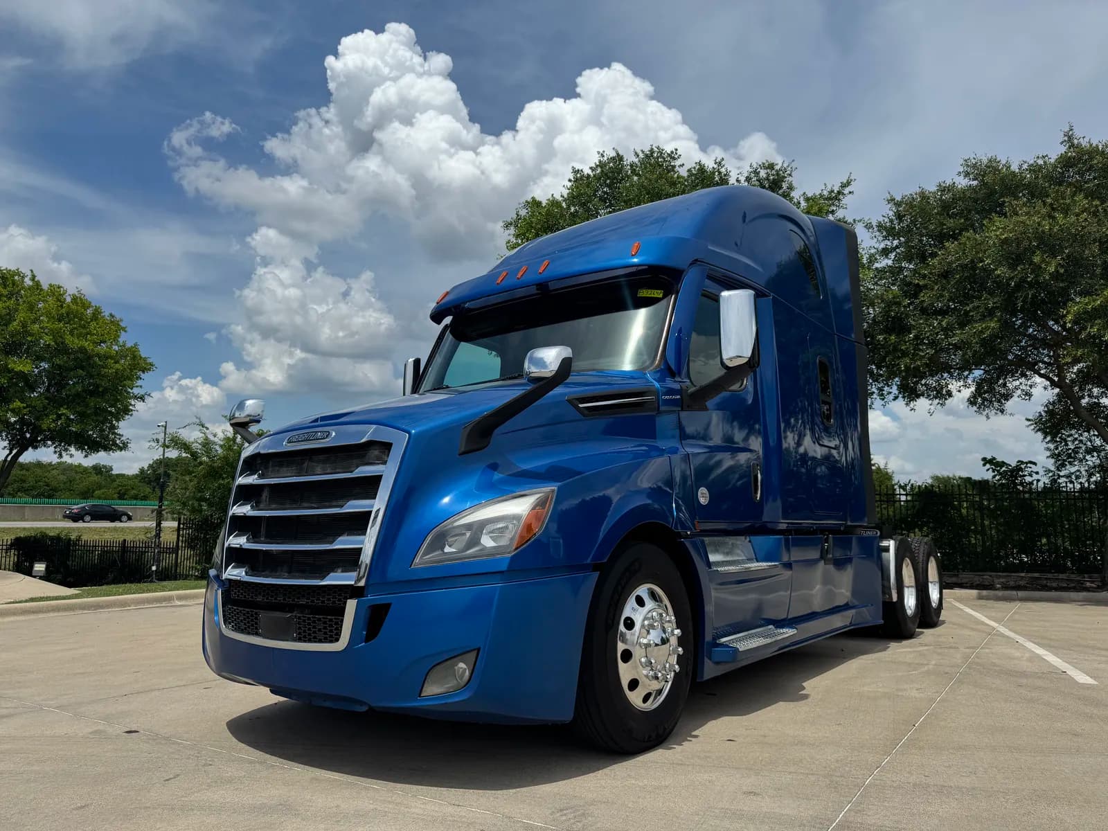 2022 Freightliner Cascadia - Sleeper