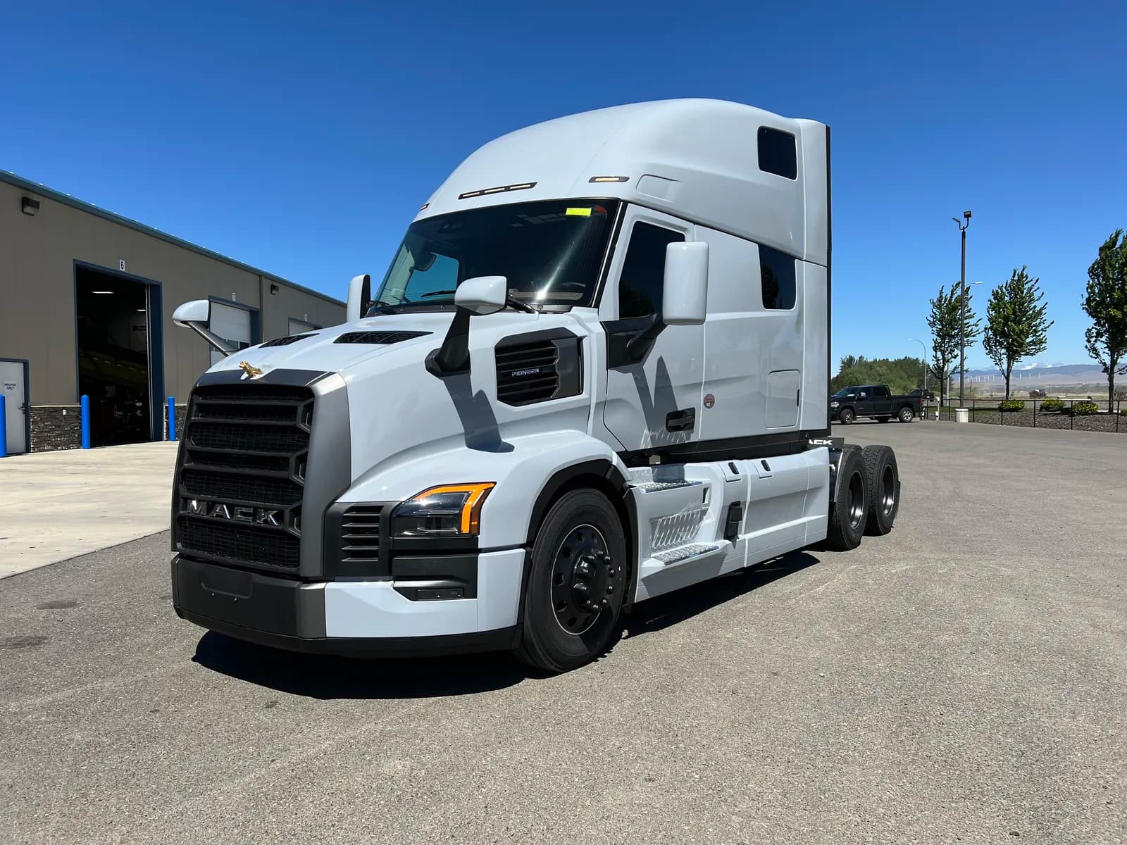 2027 Mack PR64T76H