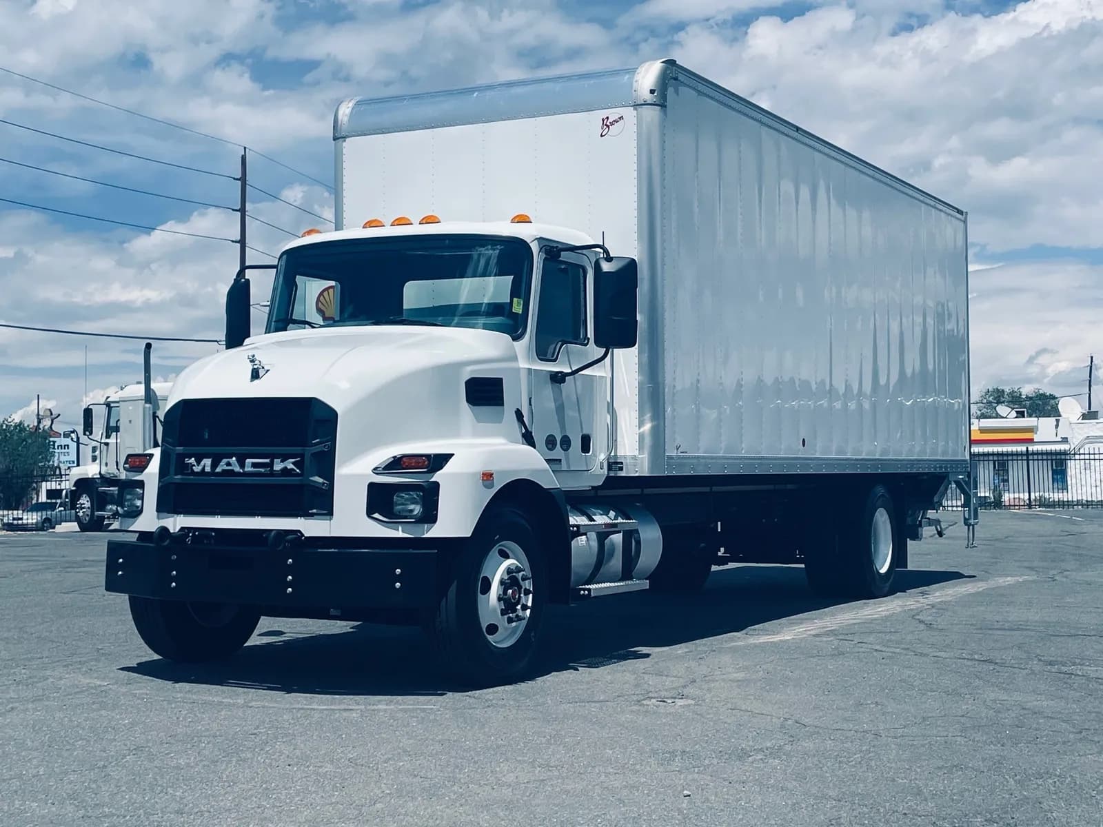2026 Mack MD6 - Vans