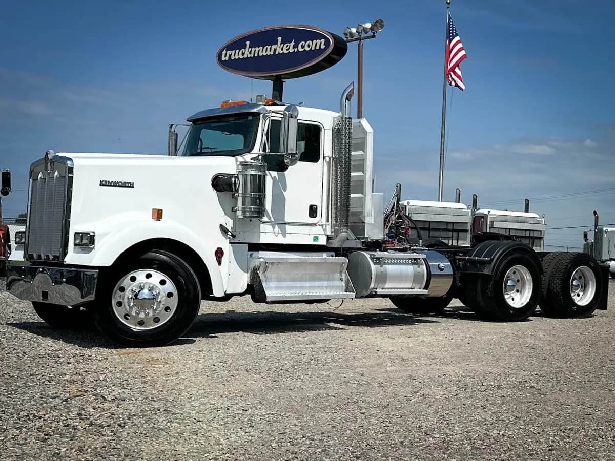 2018 Kenworth W900L - Day Cab