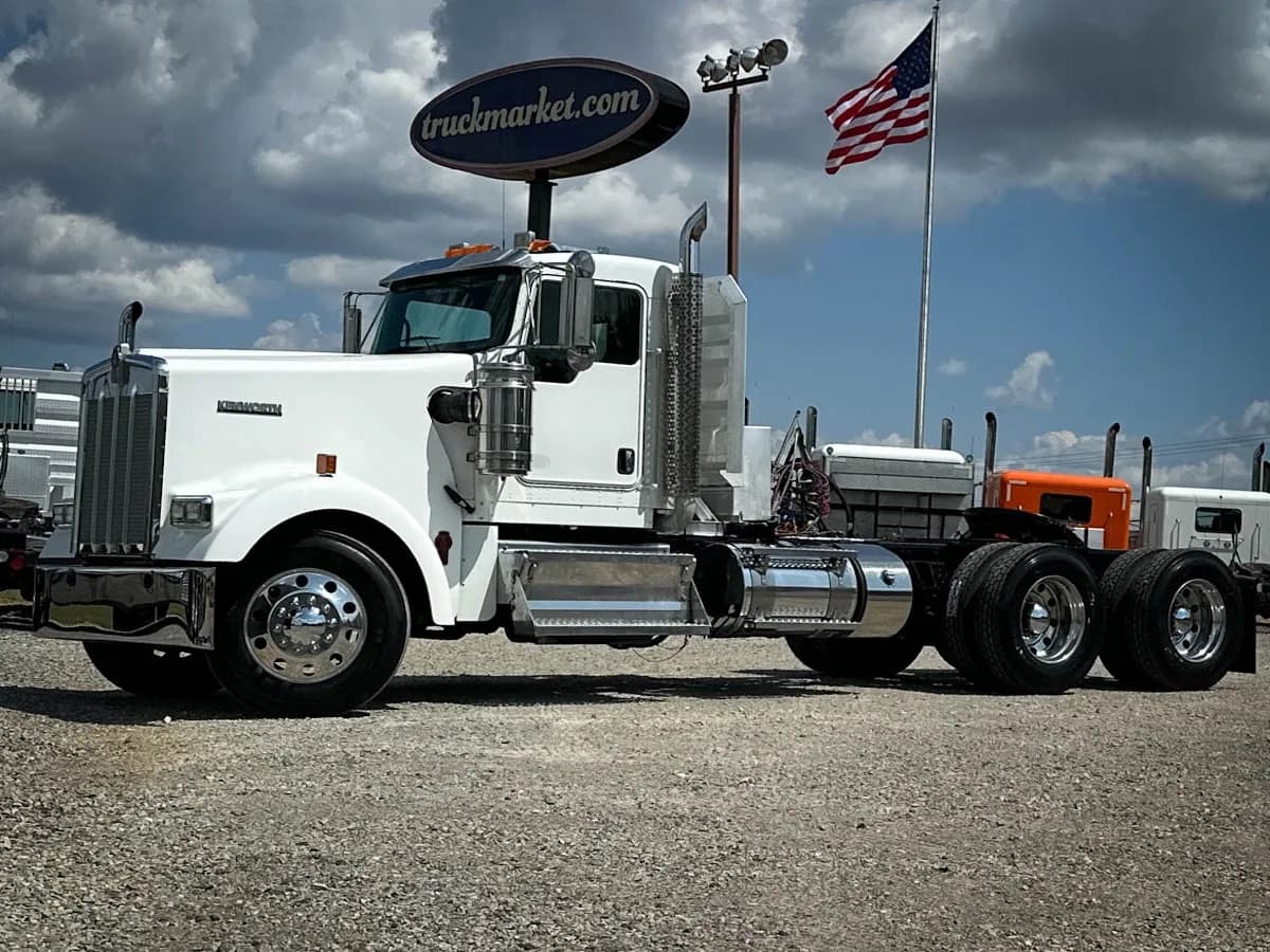 2018 Kenworth W900L - Day Cab