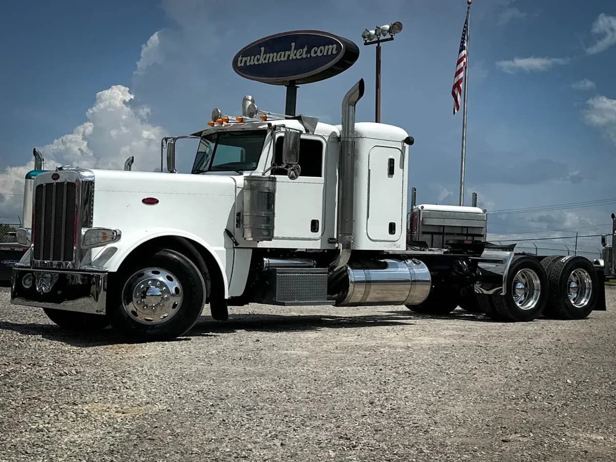 2014 Peterbilt 389 - Glider Kit Trucks