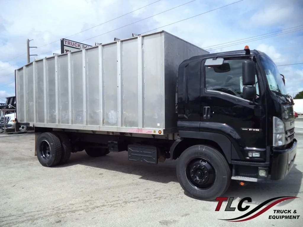 2020 Isuzu FTR w/ 20ft Aluminum Chipper - Chipper Trailers / Chipper Trucks
