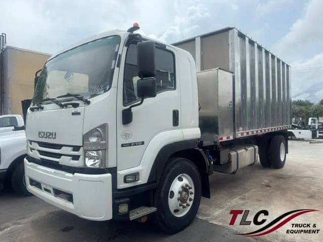 2018 Isuzu FTR w/ New 16ft Aluminum Chipper - Chipper Trailers / Chipper Trucks