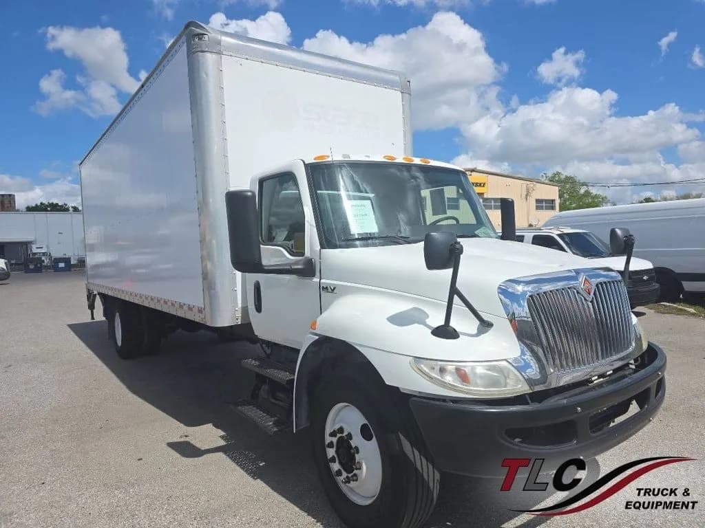 2020 International MV607 w/ 26ft - Box