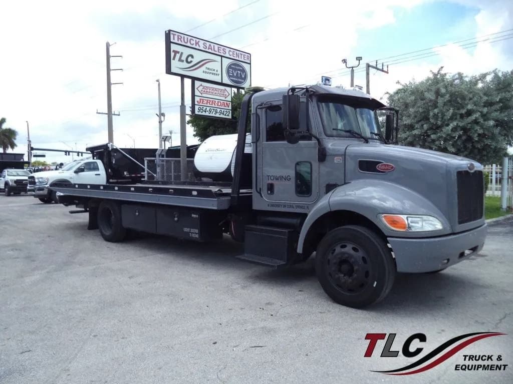 2021 Peterbilt 337 w/ - Tow