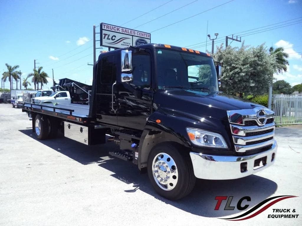 2026 Hino L6 Extended cab w/ 22ft Jerr-Dan - Tow