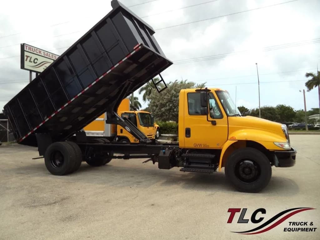 2019 International 4300 w/ New 18ft Steel Trash - Dump