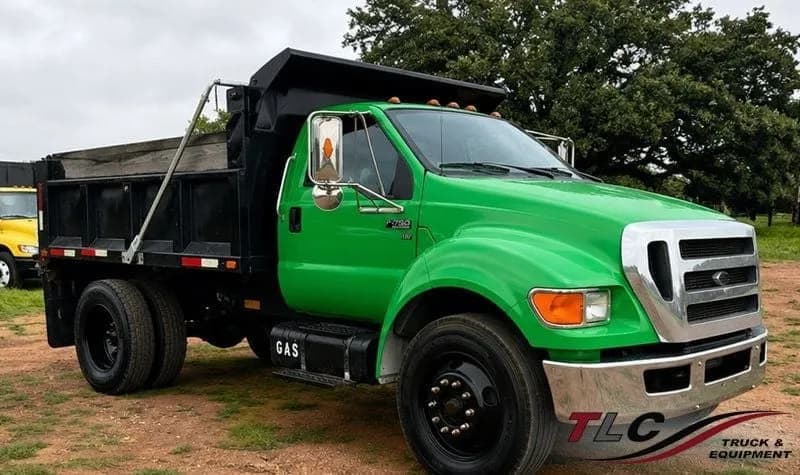 2013 Ford F650 w/ 10ft - Dump