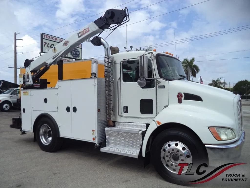 2014 Kenworth T270 NON CDL Mechanic Truck – IMT Crane Welder Compressor - Crane