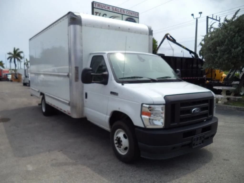 2022 Ford E350 Cutaway w/ 16ft - Box