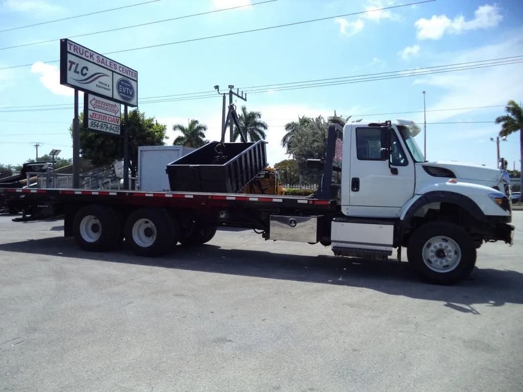 2016 International 7600 w/ JerrDan 28ft Industrial Carrier 15 Ton Tamdem Axle - Tow