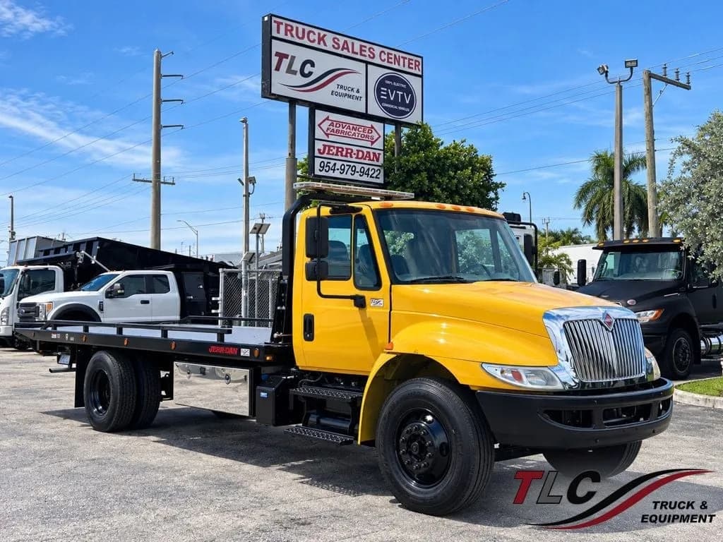 2019 International 4300 w/ Brand New 22′ JerrDan 6 Ton XLP Car Carrier - Tow