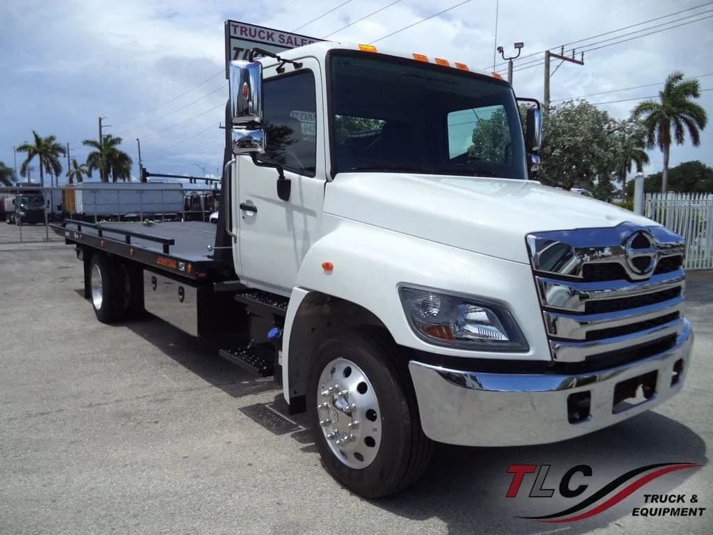 2025 Hino L6 w/ 22ft Jerr-Dan - Tow