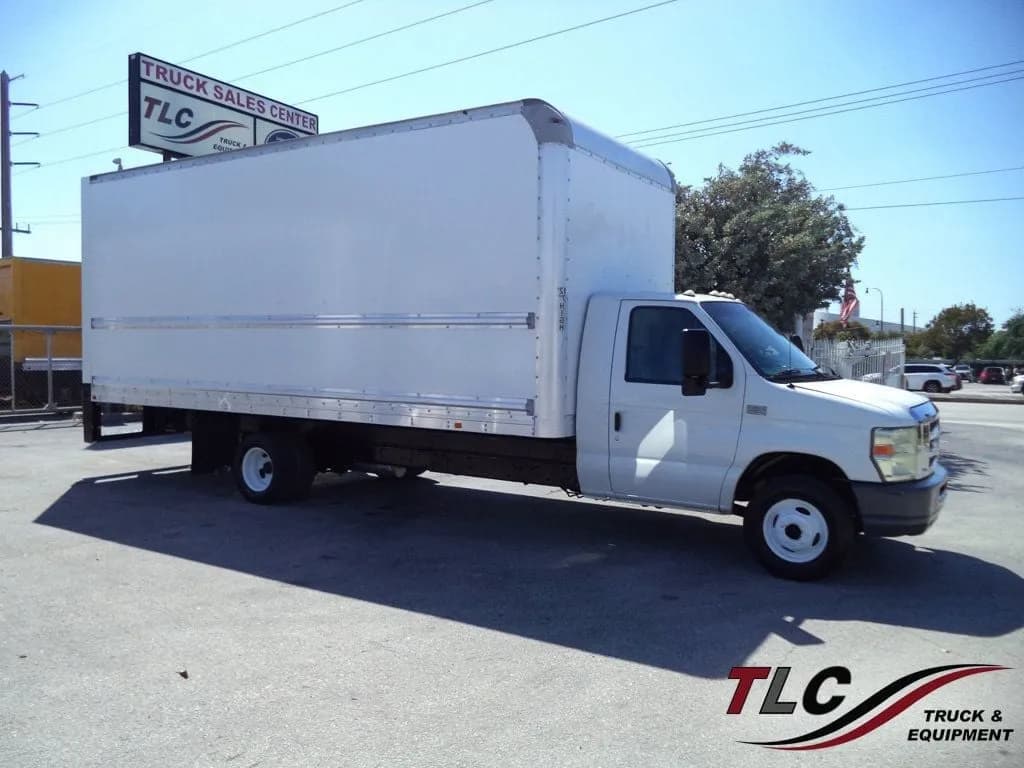 2011 Ford E450 With 20ft - Box