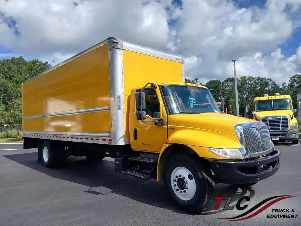2020 International MV607 26ft - Box