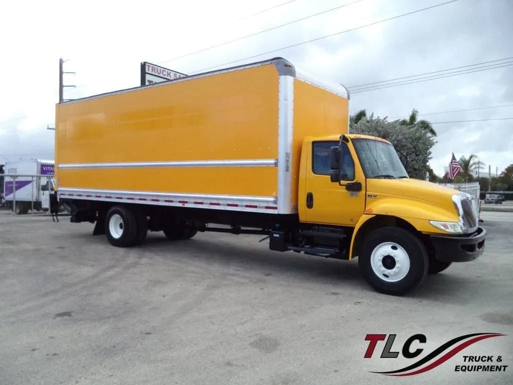 2020 International MV607 w/ 26ft - Box