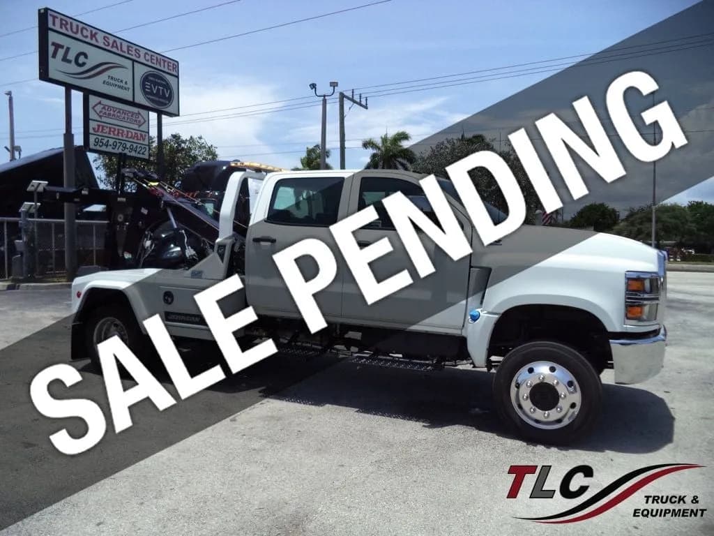 2023 International CV515 Crew Cab 4×4 w/ JerrDan MPL40 - Tow
