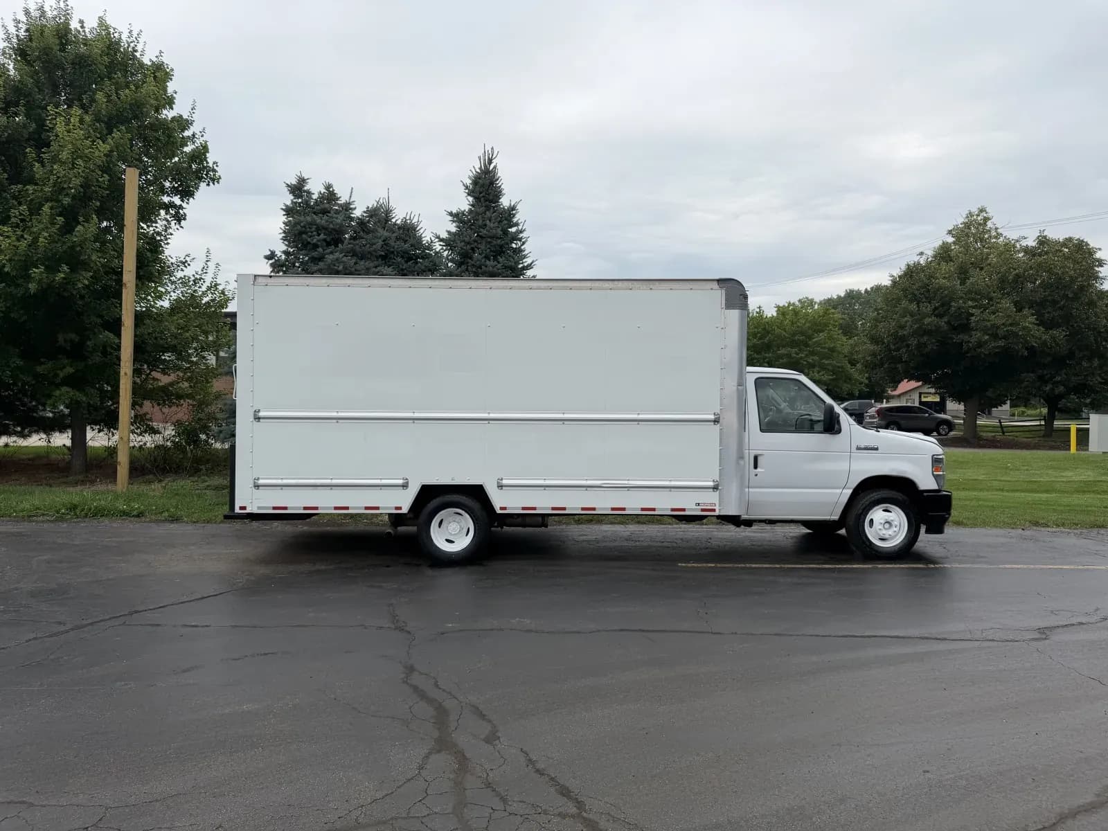 2022 Ford E-350 - Box