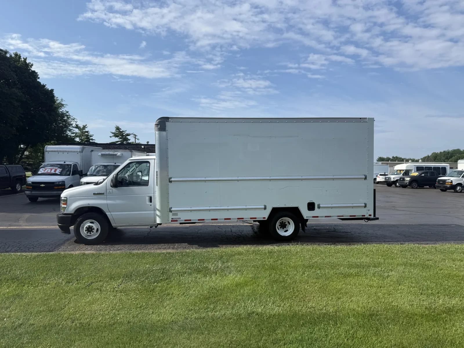 2022 Ford E-350 - Box