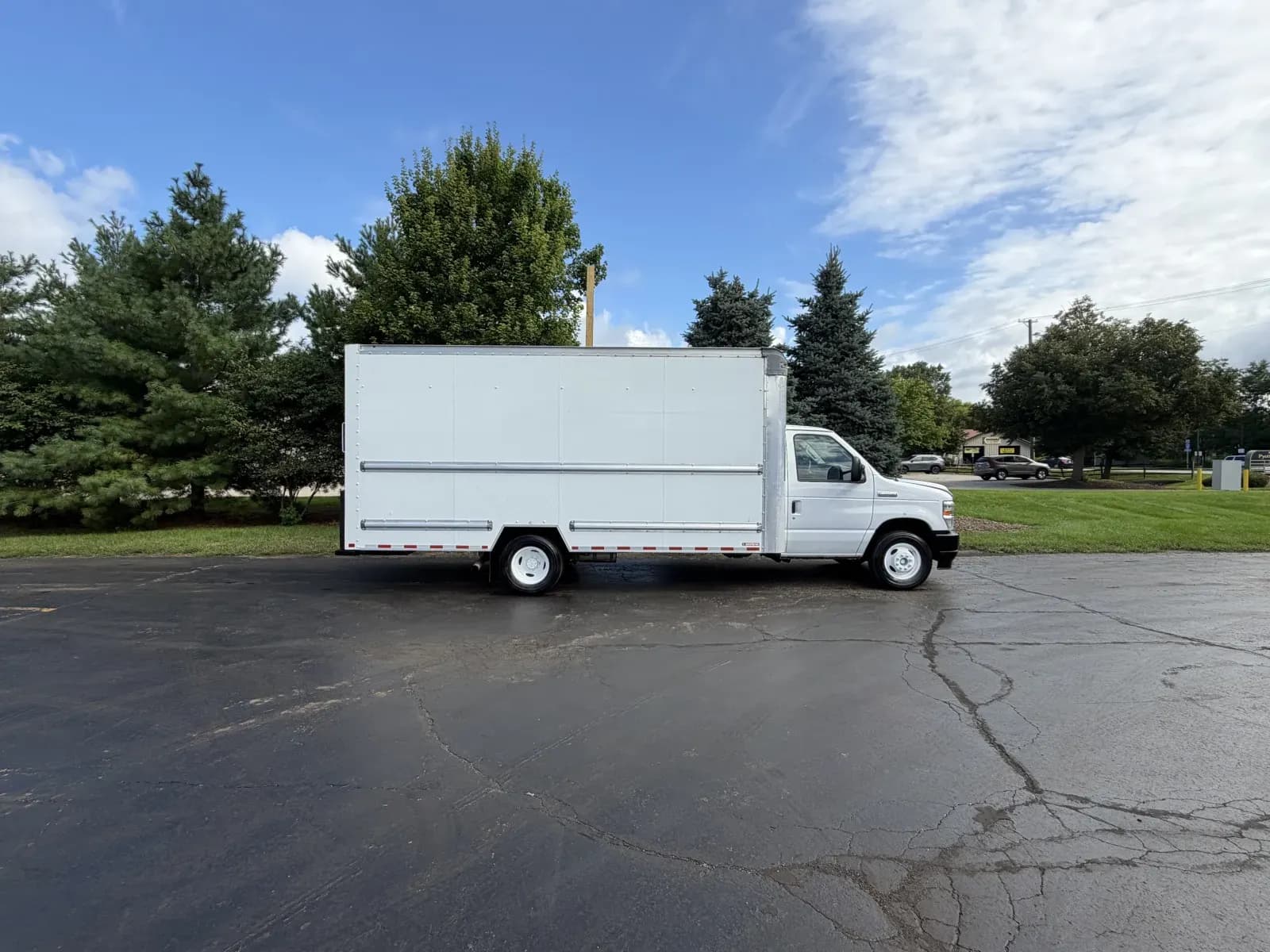 2022 Ford E-350 - Box