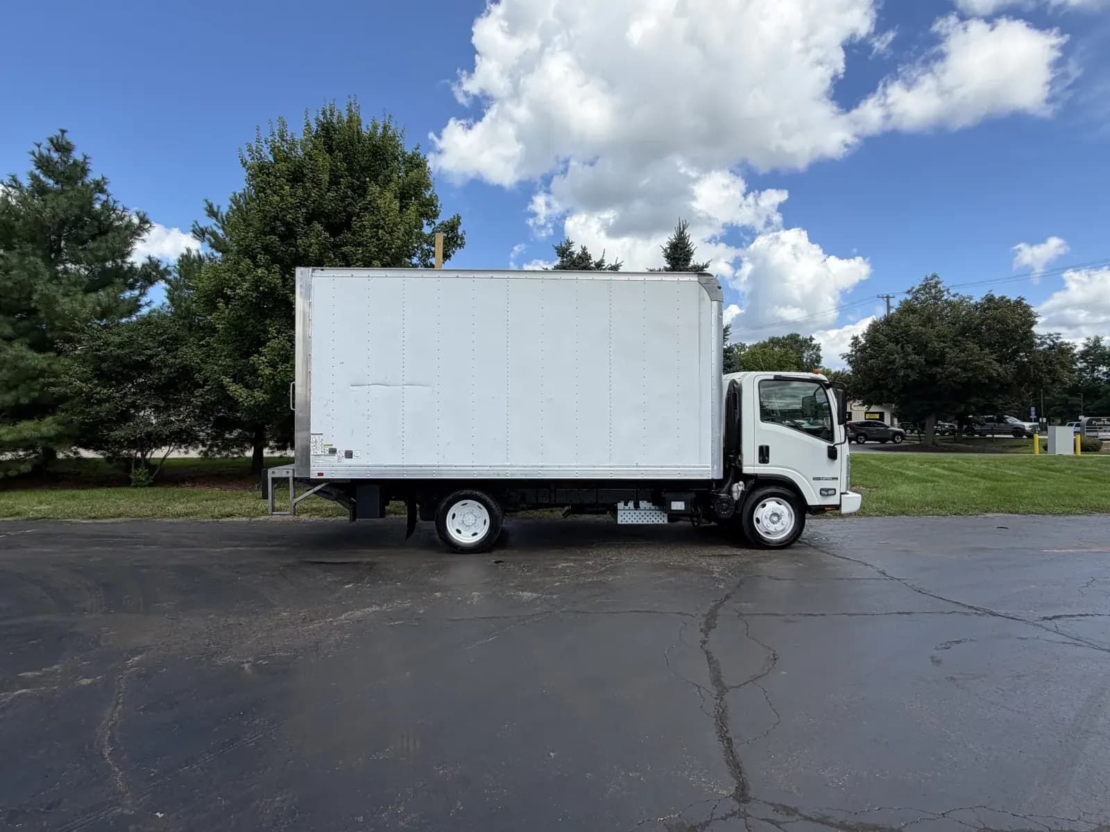 2018 Isuzu NPR EFI - Box