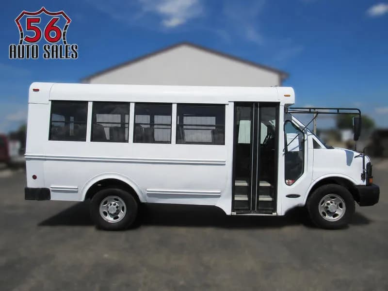 2007 Chevrolet Express 3500 Bus - Box