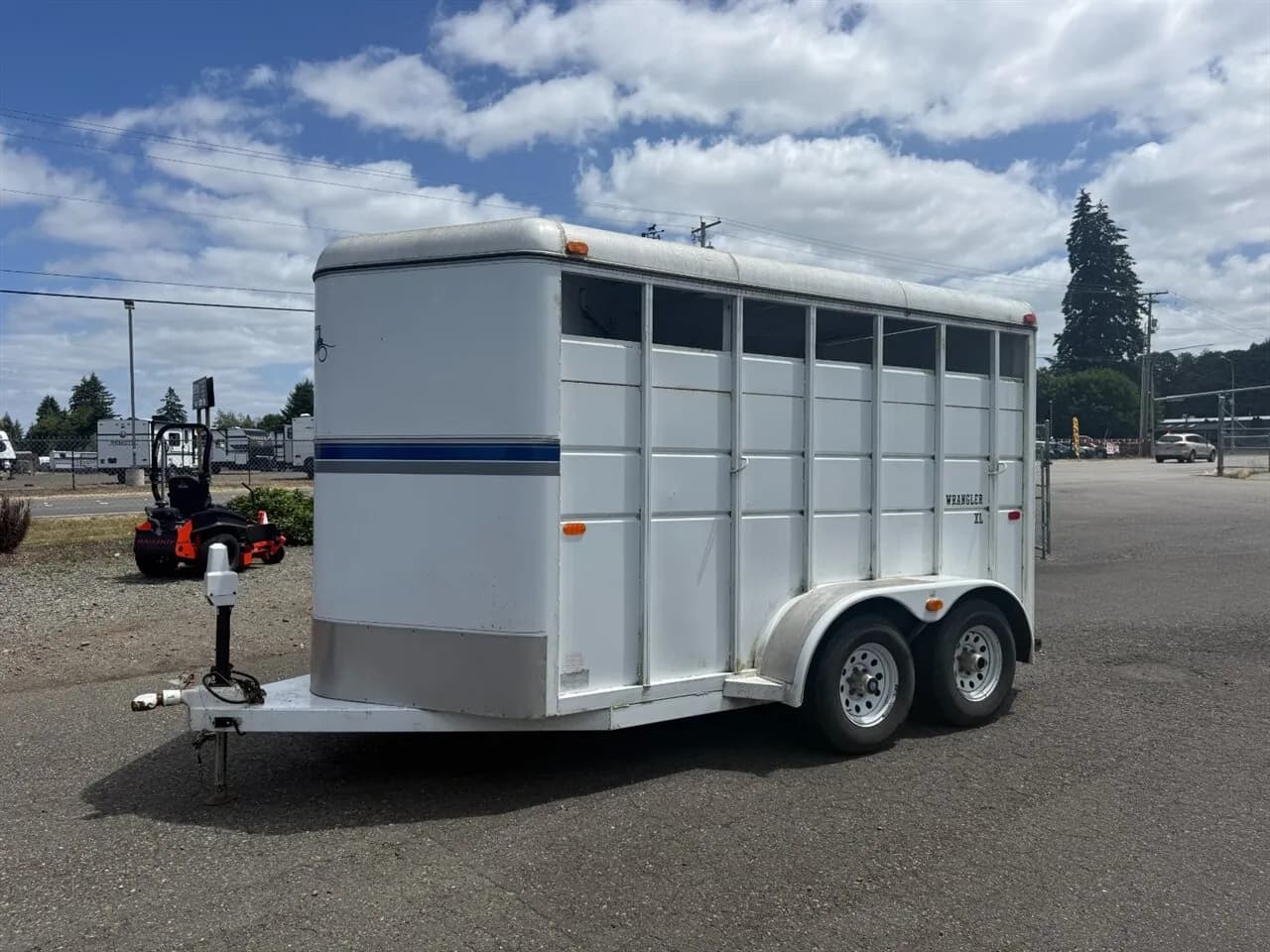2001 Logan Coach 2-Horse Wrangler XL