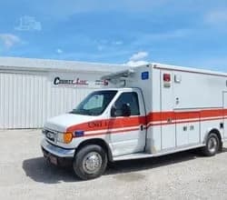 2011 FORD F450 XLT - Ambulances