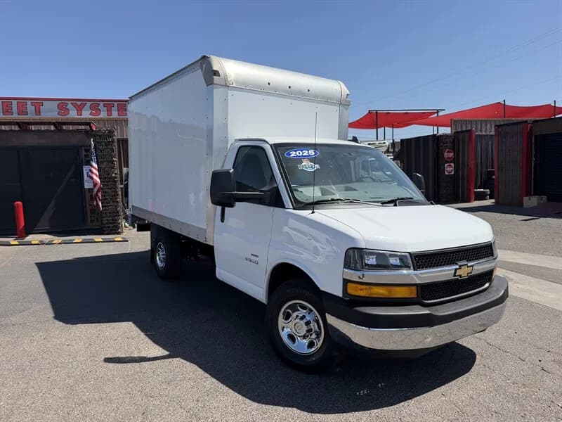 2025 Chevrolet Express 3500 - Box