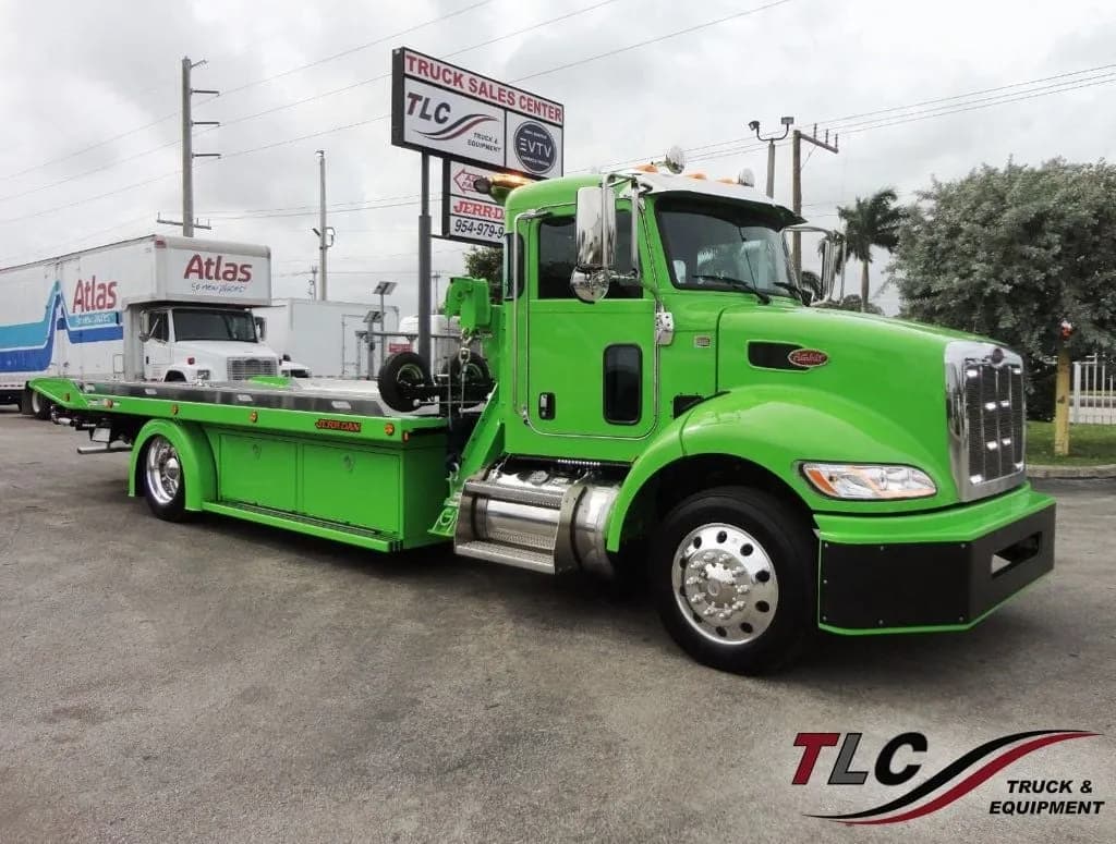 2022 Peterbilt 337 22FT - Tow