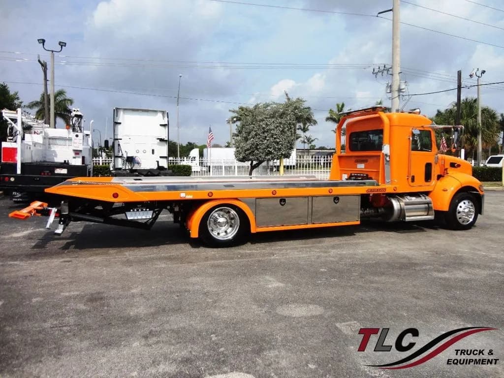 2020 Peterbilt 337 22FT - Tow