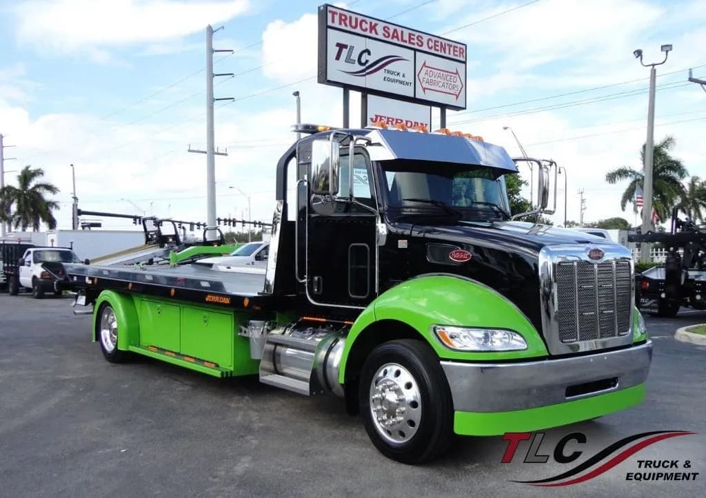 2020 Peterbilt 337 22FT - Tow
