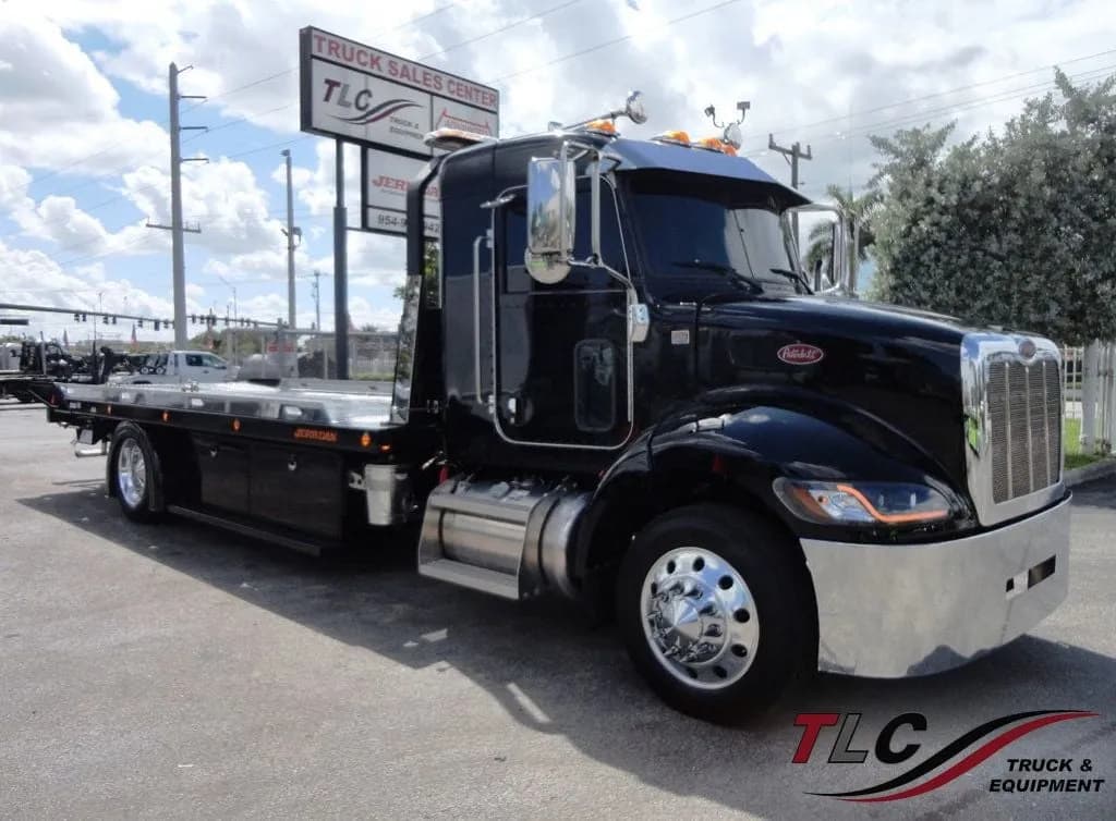 2020 Peterbilt 337 22FT - Tow