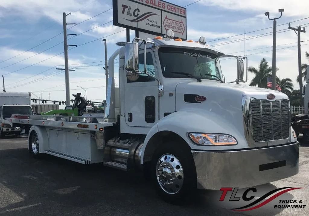 2020 Peterbilt 337 22FT - Tow