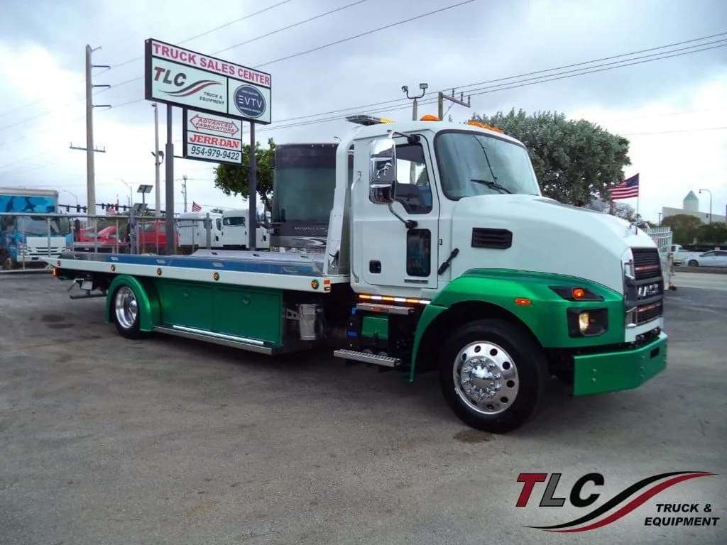 2024 Mack MD6 w/ 22ft Jerr-Dan - Tow