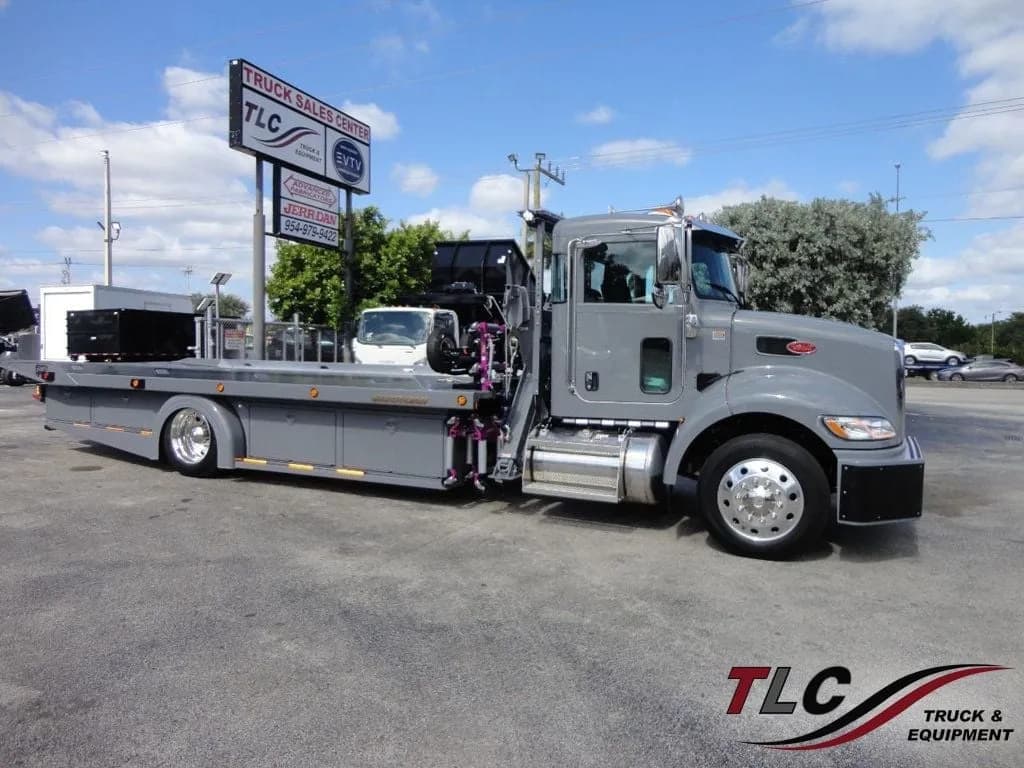 2022 Peterbilt 337 22FT - Tow