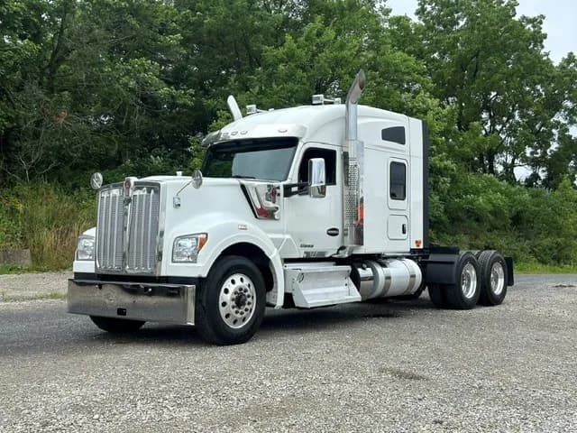 2022 Kenworth W990