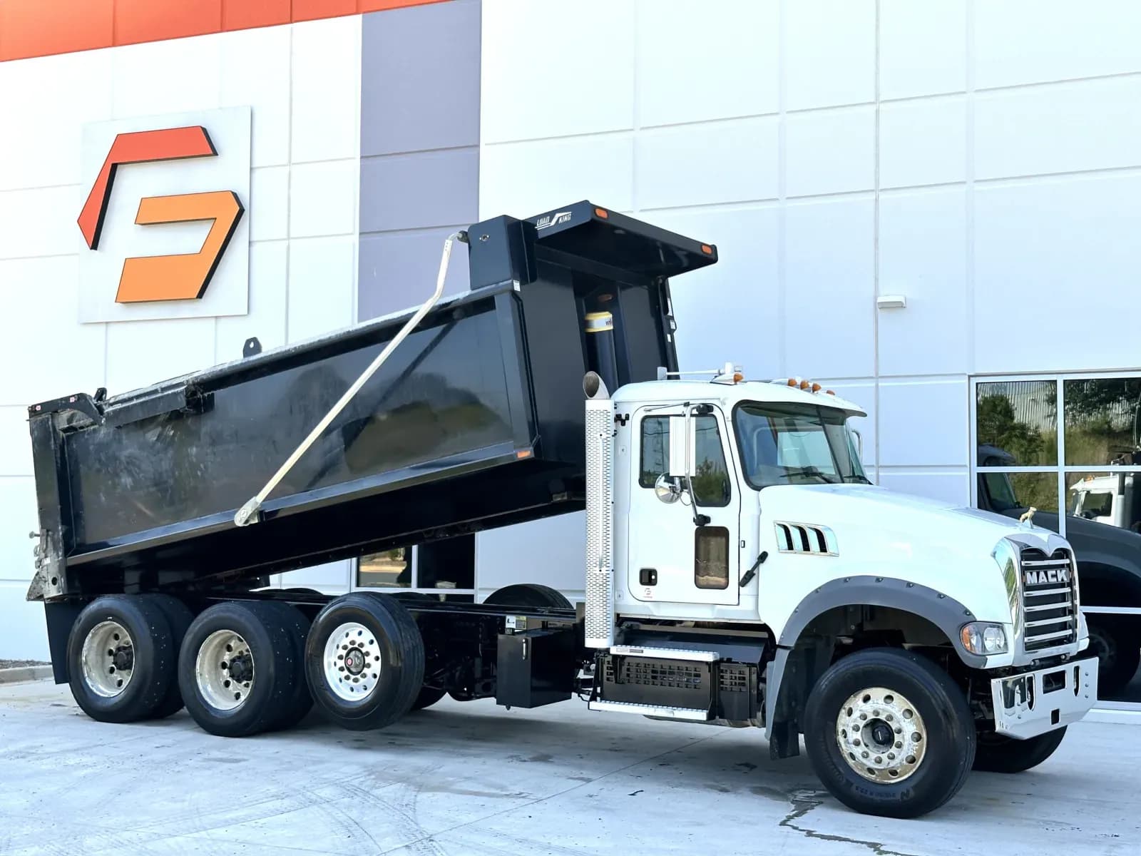 2023 Mack GRANITE - Dump