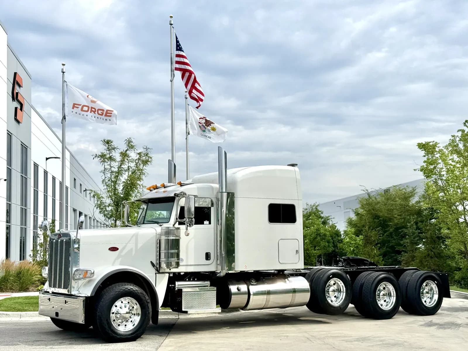 2020 Peterbilt 389 - Sleeper