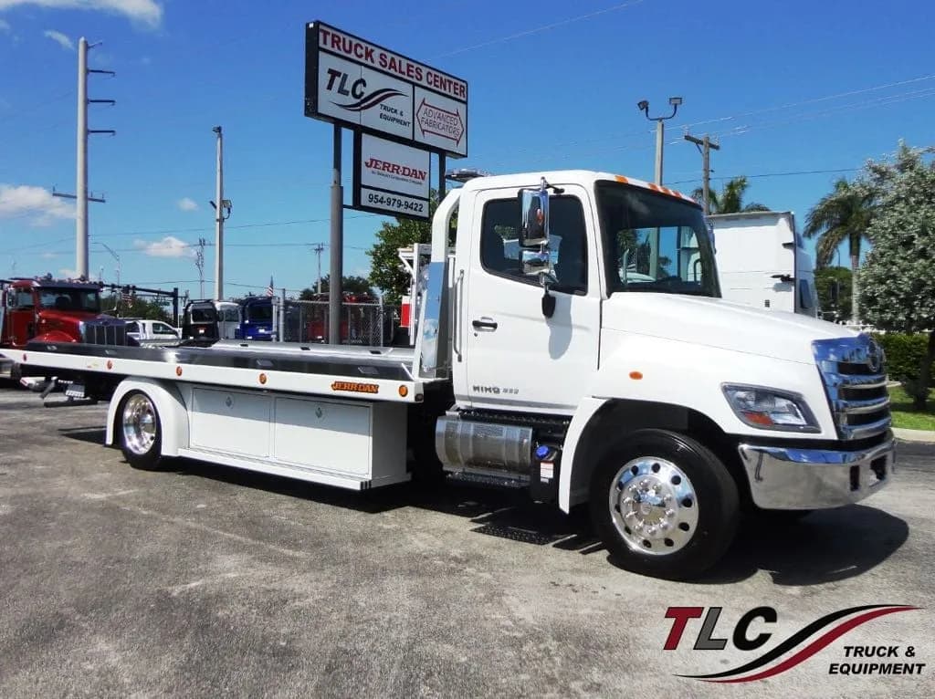 2020 Hino 268A w/ 22ft Jerr-Dan - Tow