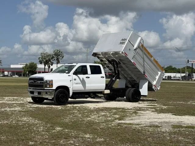 2022 Chevrolet Silverado 5500 HD Crew Cab - Dump