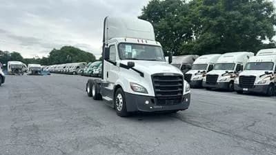 2020 Freightliner Cascadia - Day Cab