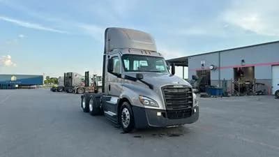 2020 Freightliner Cascadia - Day Cab