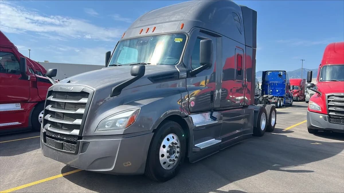 2023 Freightliner Cascadia - Sleeper
