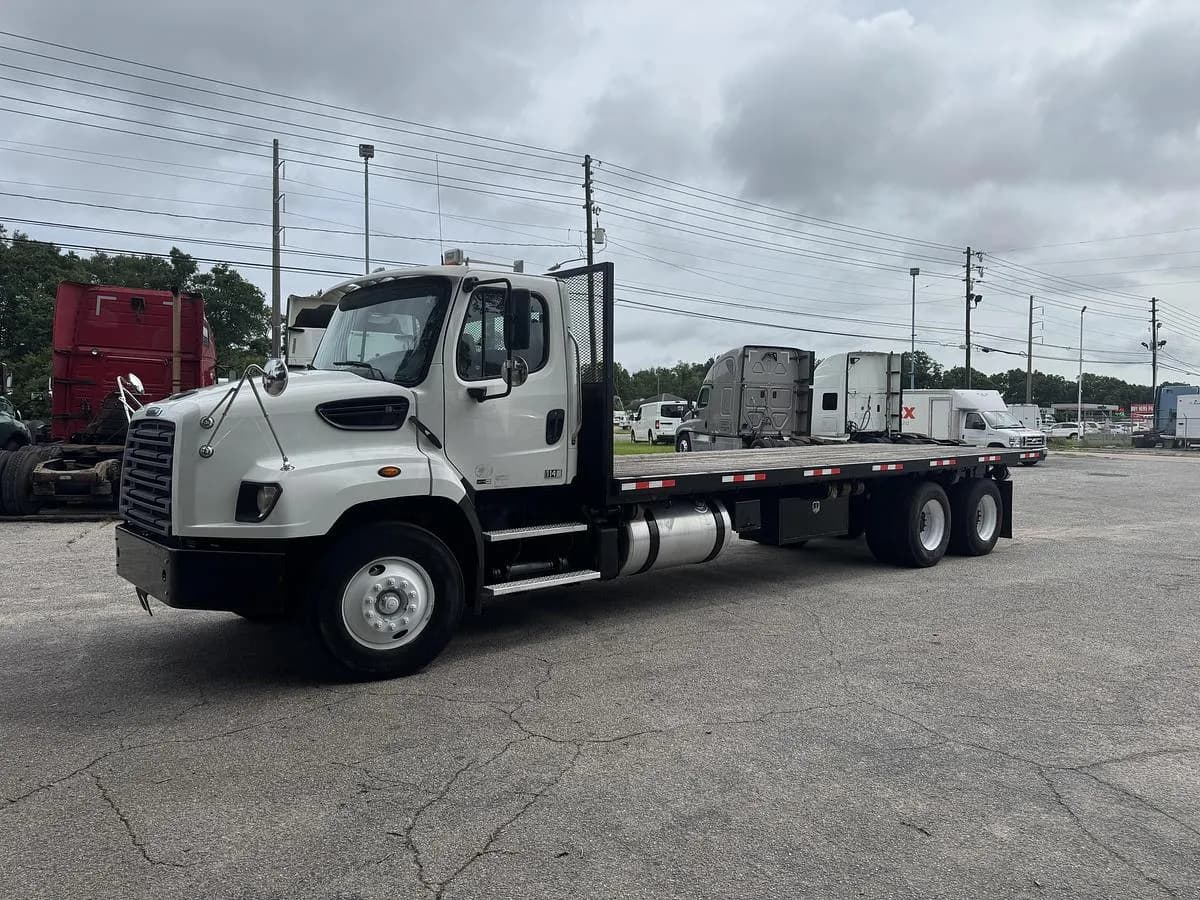2013 Freightliner 114SD - Flatbed