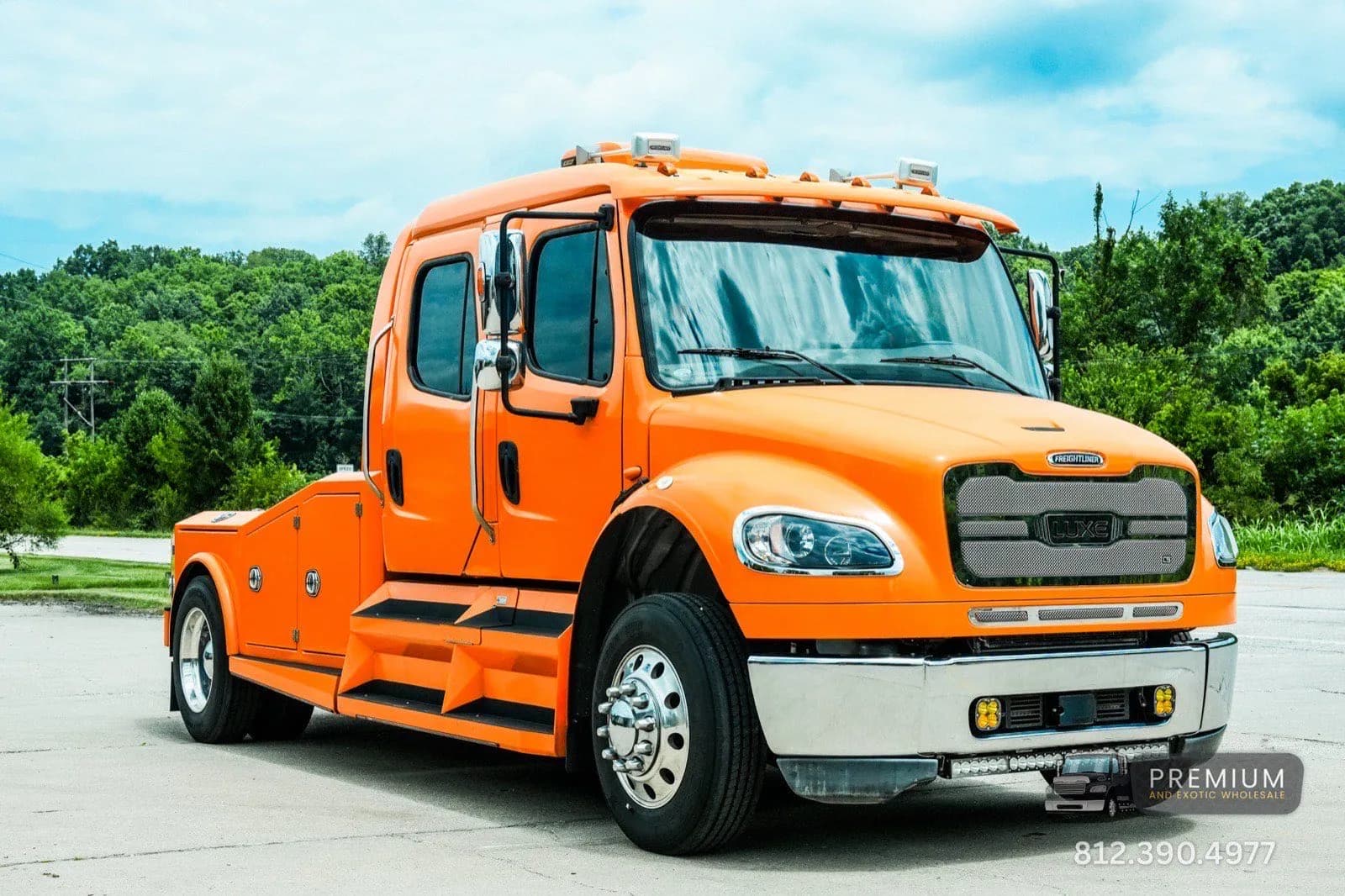 2023 Freightliner LUXE - Service