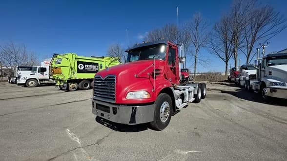 2017 Mack PINNACLE