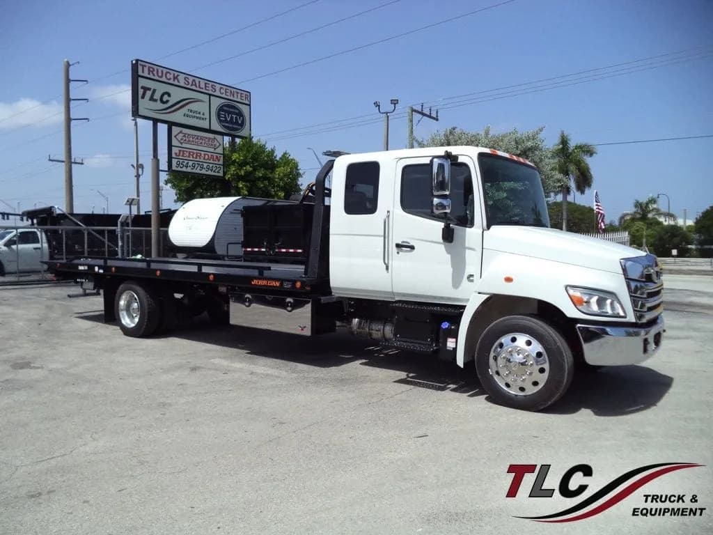 2026 Hino L6 Extended cab w/ 22ft Jerr-Dan - Tow