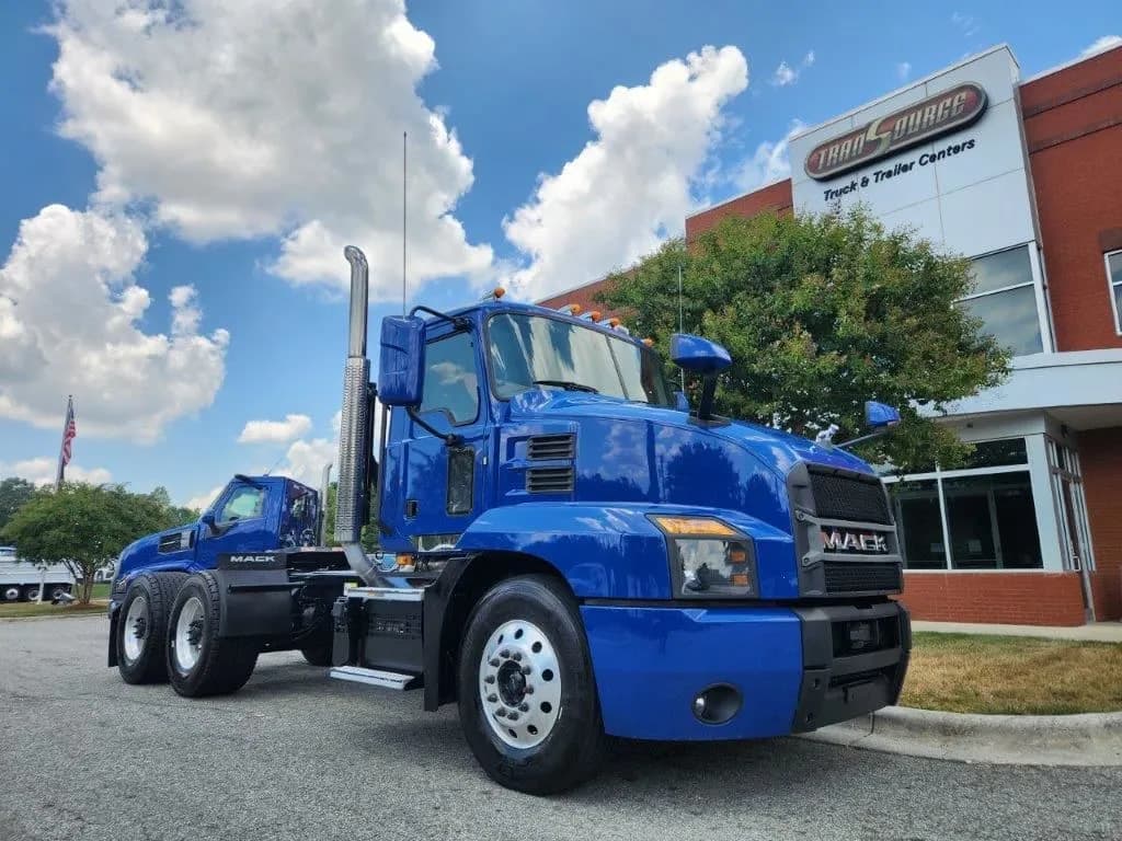 2021 Mack Trucks Anthem AN64T - Day Cab